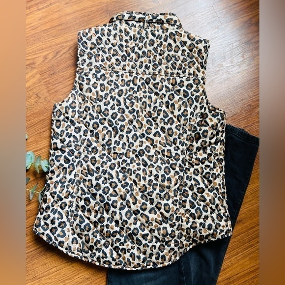 Crown & Ivy Size L Leopard print Vest - Picture 2 of 3